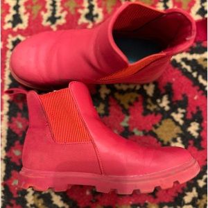 Native girls Chelsea boots size 2